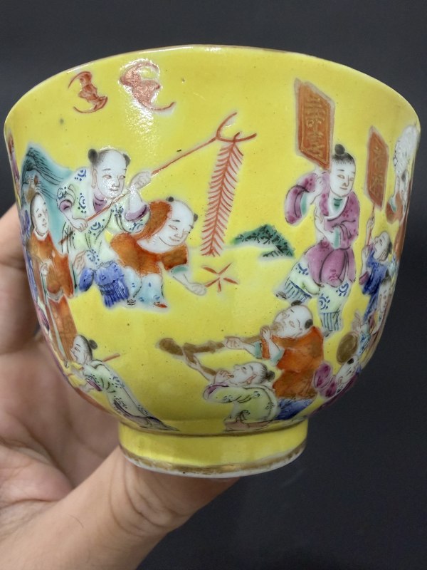 清同治-光绪 黄地粉彩婴戏图杯 - 图14