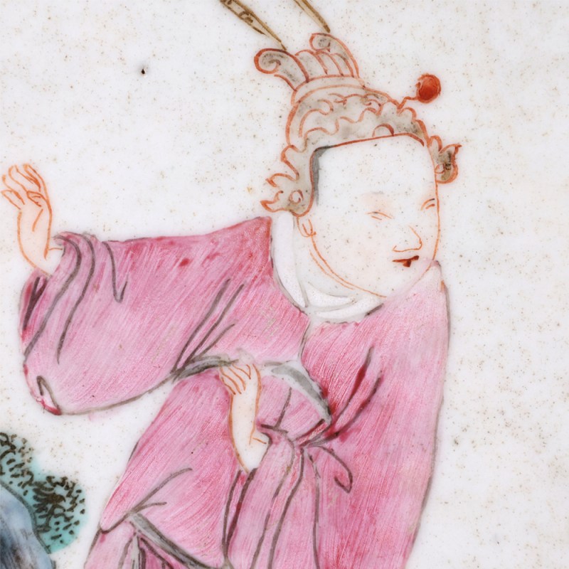 清乾隆 粉彩吕布戏貂蝉图瓷板 - 图7