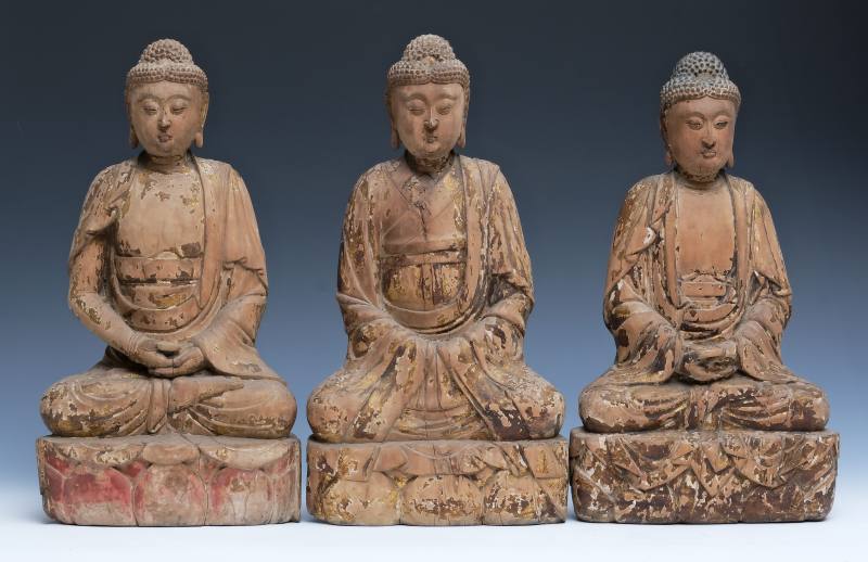 Three larger wooden Buddha figures - 图3