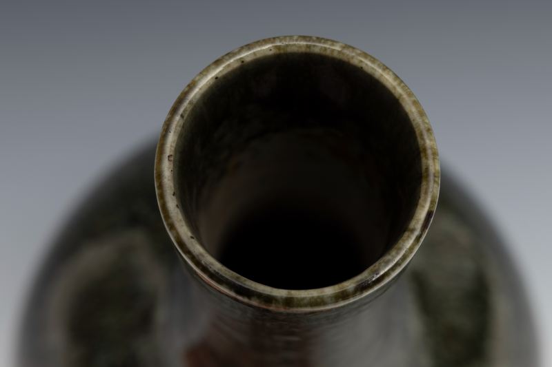 A large mottled-green-glazed bottle vase - 图7