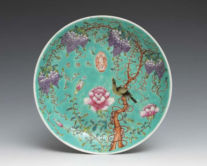 A pair of turquoise-ground Dayazhai famille-rose 'wisteria and bird' dishes - 图6