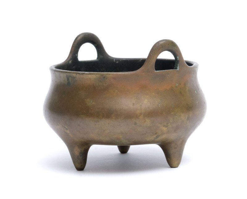 A small bronze tripod censer - 图3