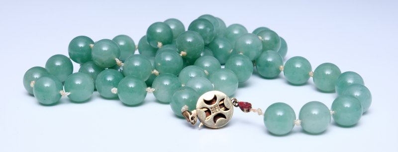 Four jade bead necklaces and one bracelet - 图9