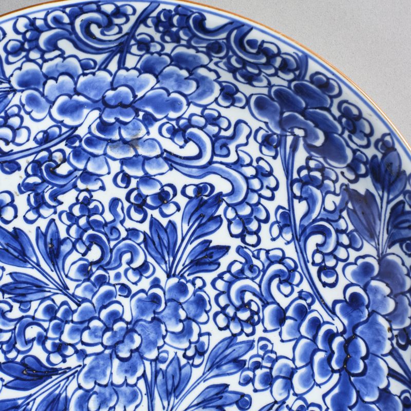 清康熙 青花缠枝大盘 - 图3