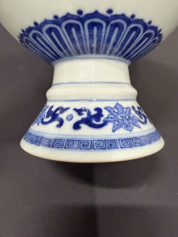 清乾隆 青花西番莲纹高足碗 - 图9