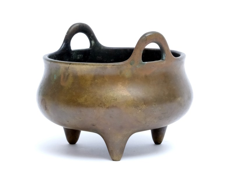 A small bronze tripod censer - 图4