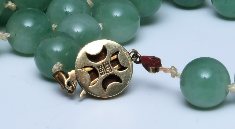Four jade bead necklaces and one bracelet - 图10