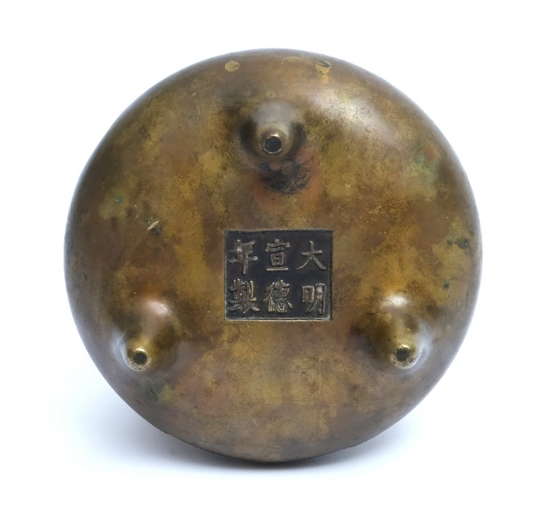 A small bronze tripod censer - 图5