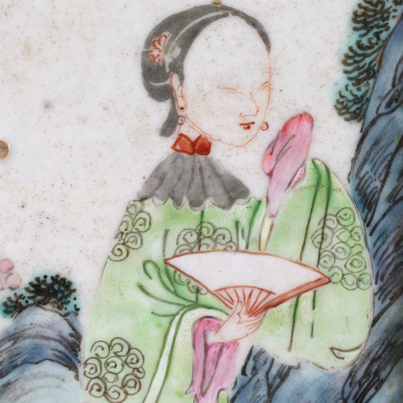 清乾隆 粉彩吕布戏貂蝉图瓷板 - 图8