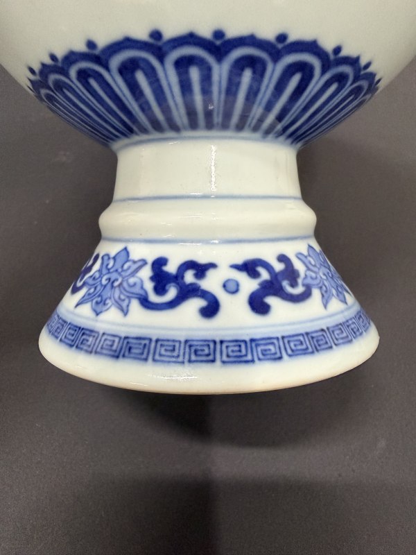 清乾隆 青花西番莲纹高足碗 - 图10