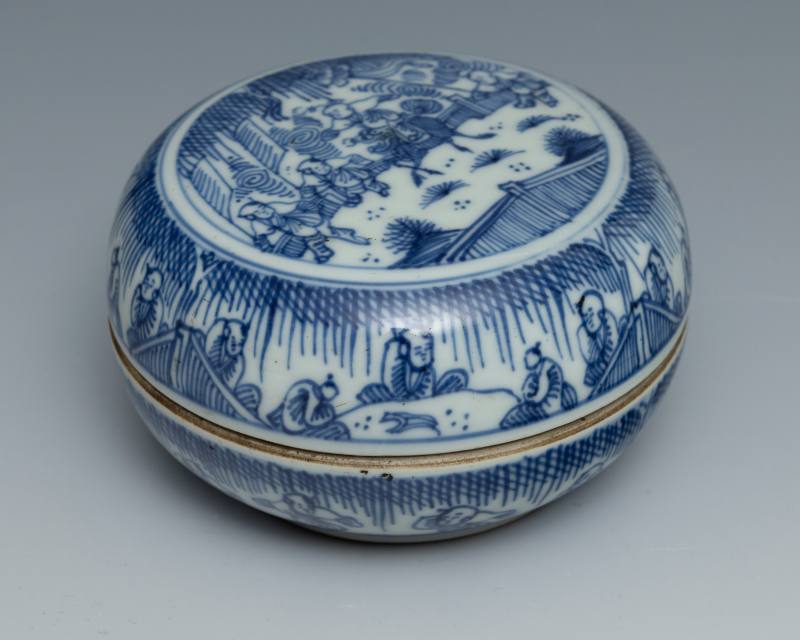A blue and white 'hundred boys' circular box and cover - 图3