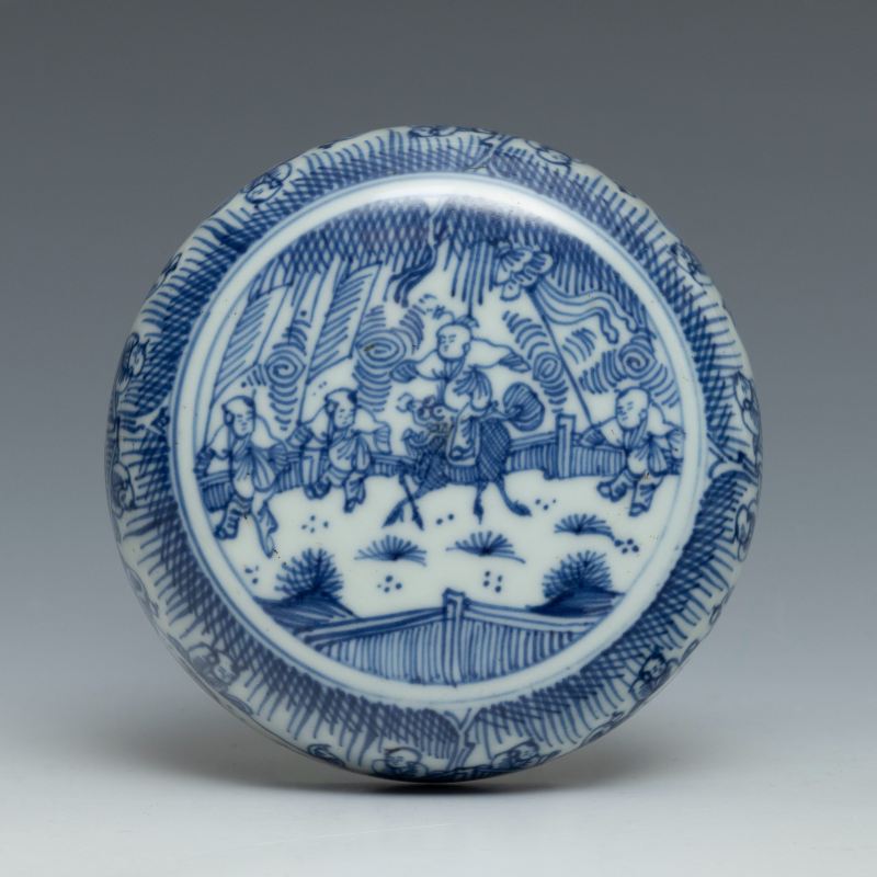 A blue and white 'hundred boys' circular box and cover - 图4