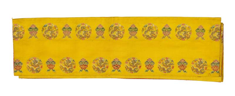 A collection of eight various silk textiles - 图10
