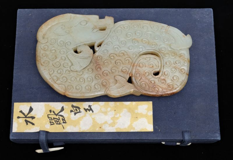 A large jade 'qylin' amulet - 图2
