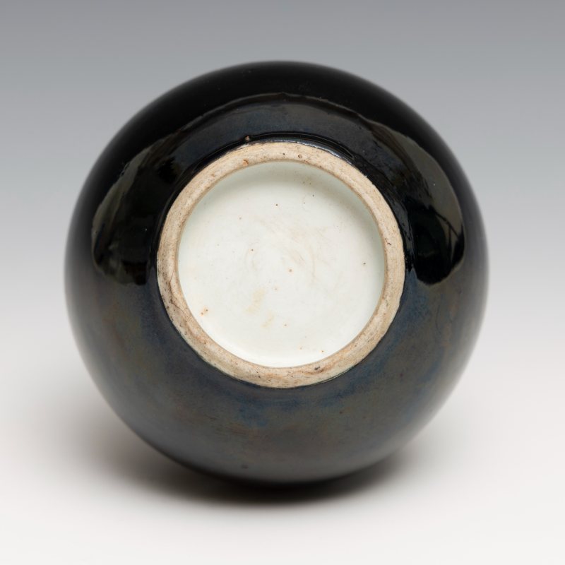 A small black-glazed double-gourd vase - 图4
