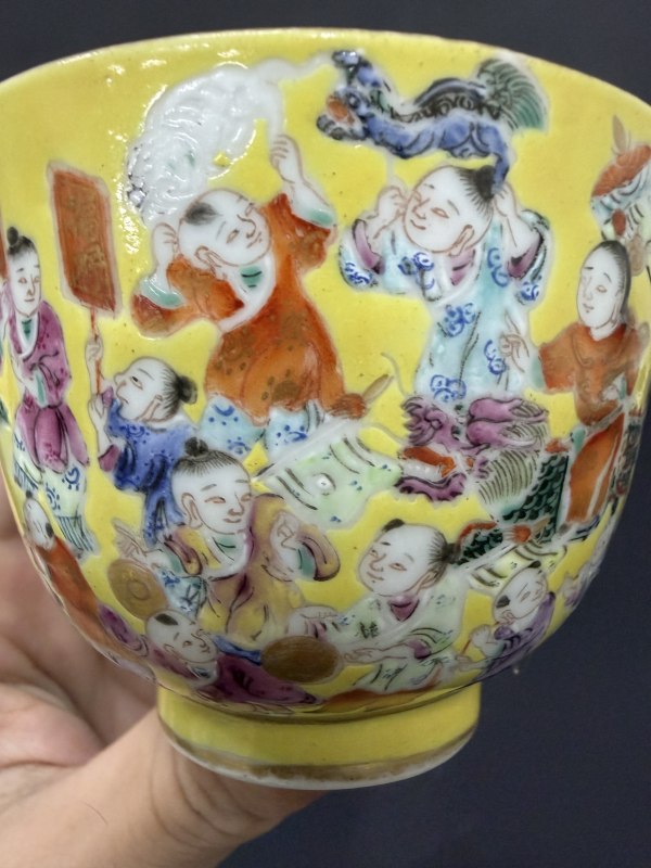 清同治-光绪 黄地粉彩婴戏图杯 - 图16