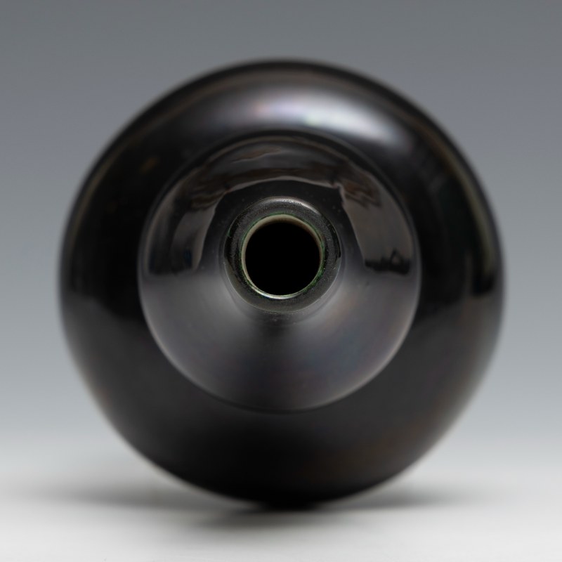 A small black-glazed double-gourd vase - 图5