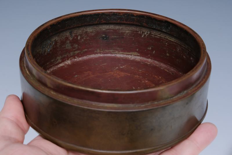 A bronze box and cover with Arabic script - 图5