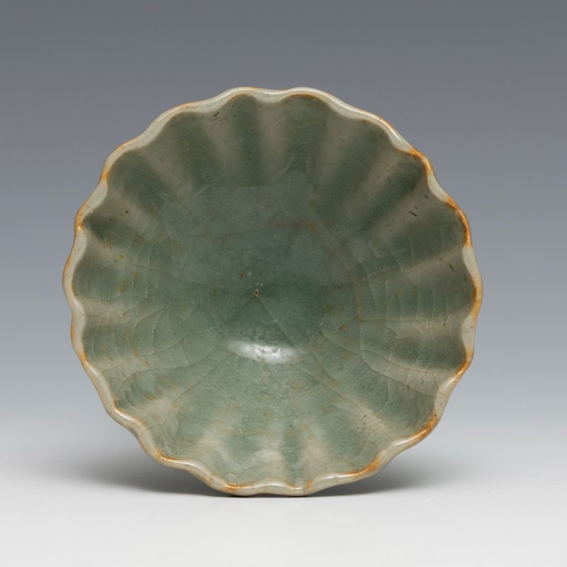 A small celadon 'lotus' cup - 图4