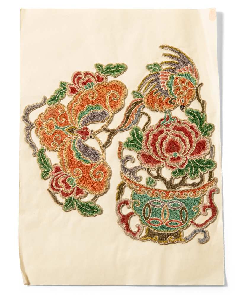 A selection of embroidered silk trim pieces - 图4