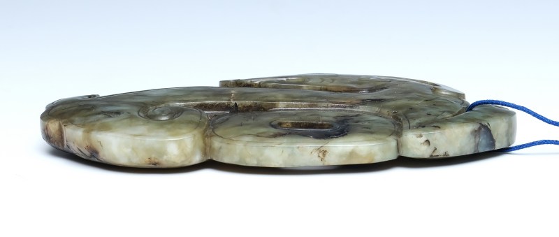 A greyish-green jade dragon-form pendant - 图5