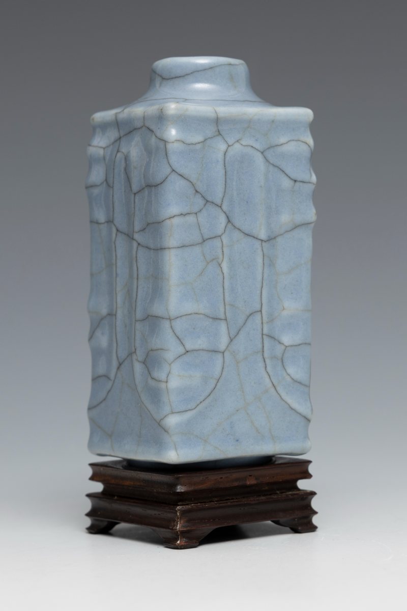 A small guan-type cong shaped vase - 图2