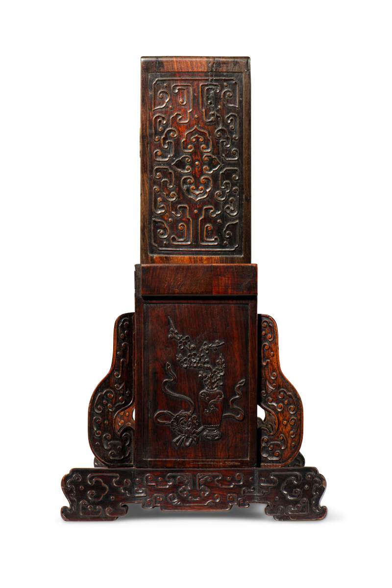 A carved hardwood and glazed display table cabinet - 图3