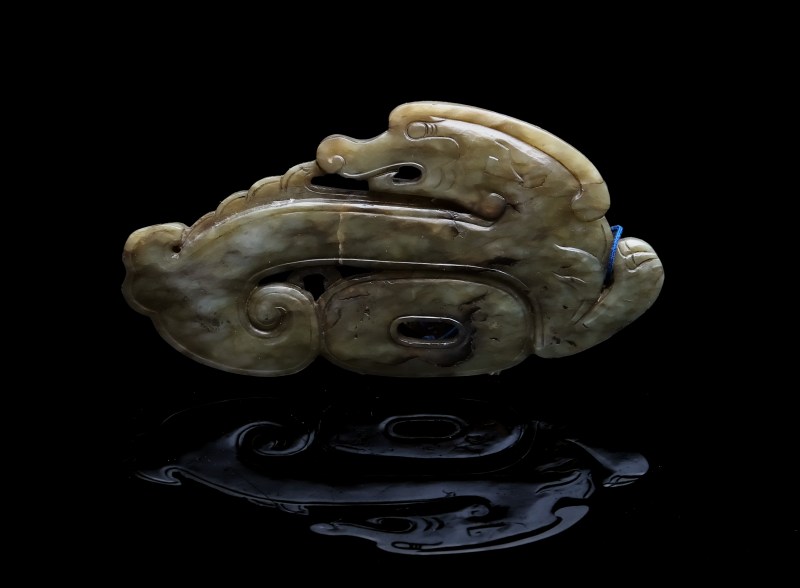 A greyish-green jade dragon-form pendant - 图9