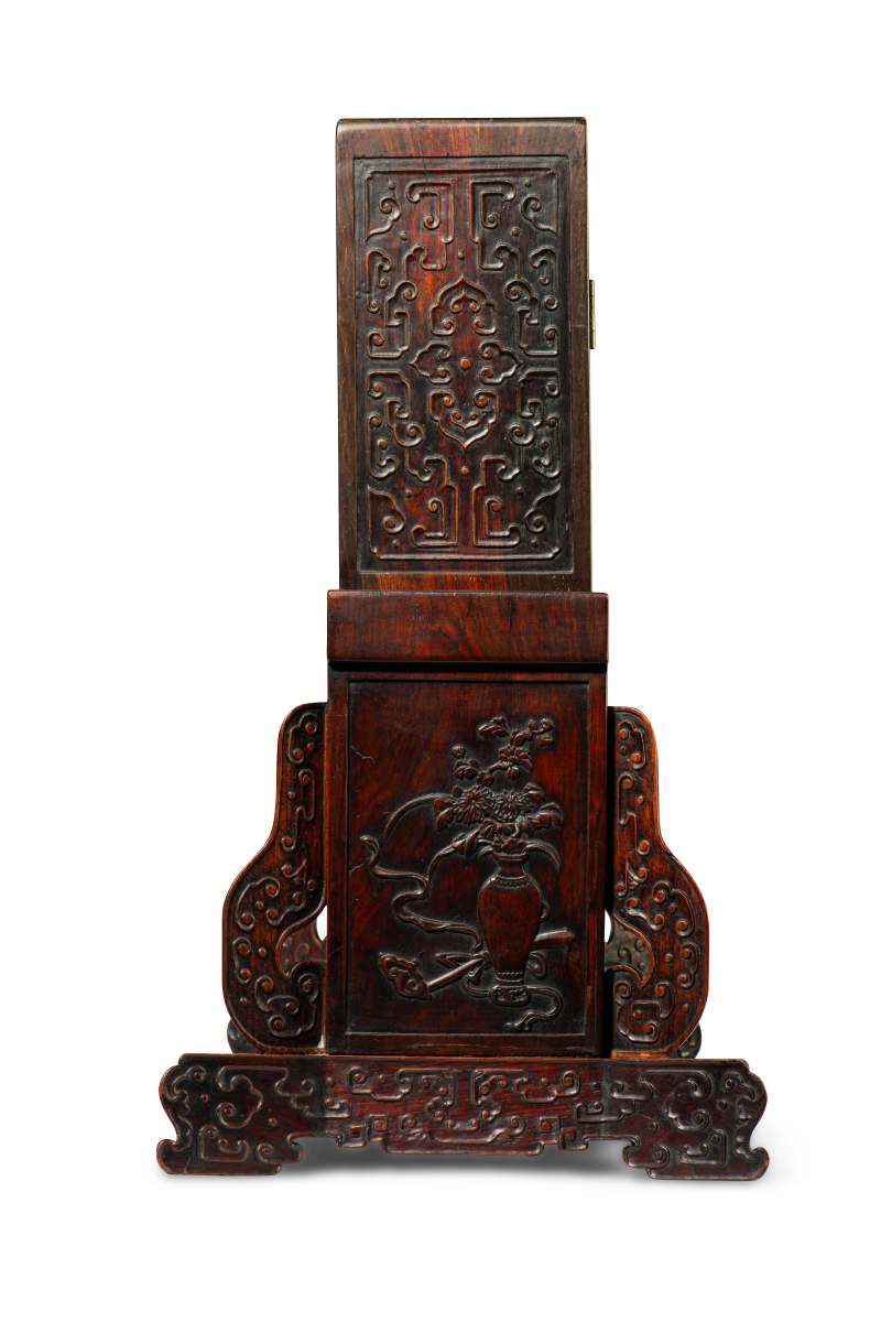 A carved hardwood and glazed display table cabinet - 图4