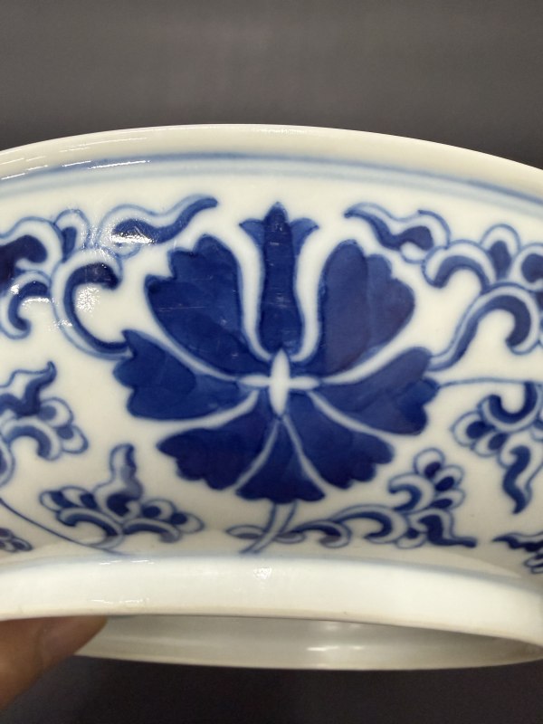 清同治 青花缠枝花卉纹盘 - 图8