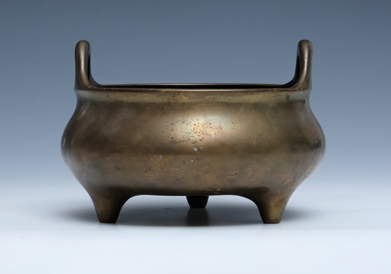 A gilt bronze loop-handled tripod censer - 图4
