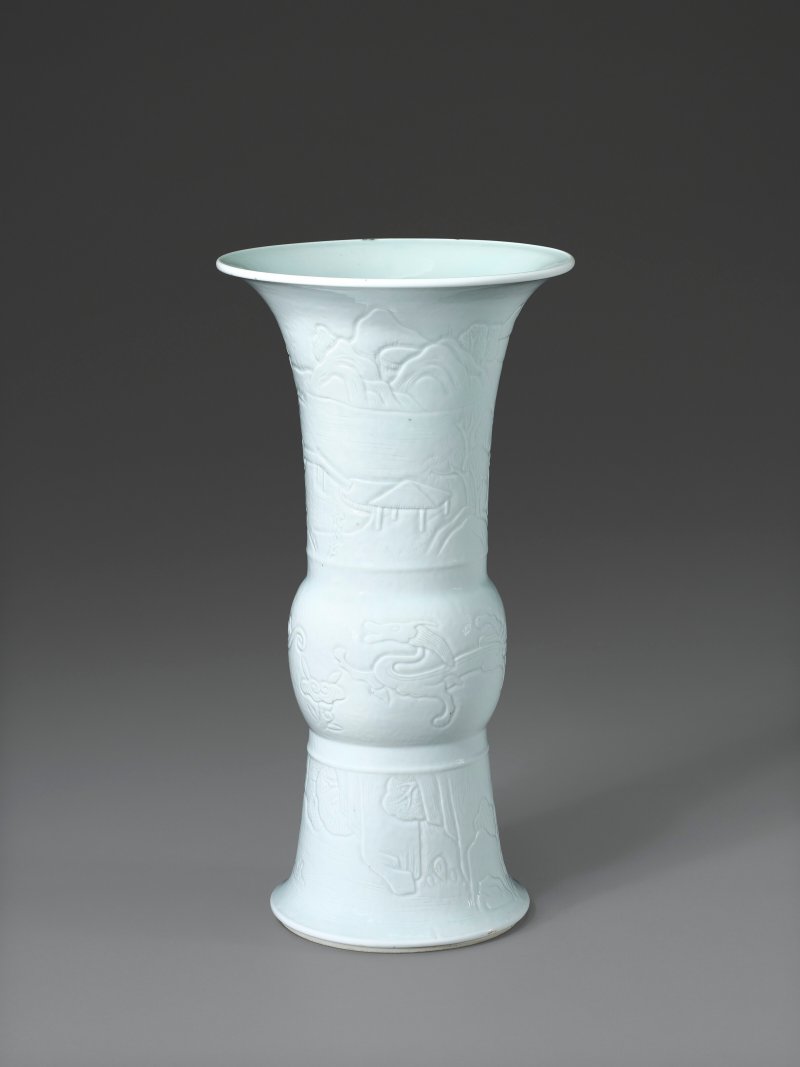 清康熙 白釉刻仿古龍紋觚式瓶 六字楷書款  KANGXI SIX-CHARACTER MARK IN UNDERGLAZE BLUE AND OF THE PERIOD (1662-1722)