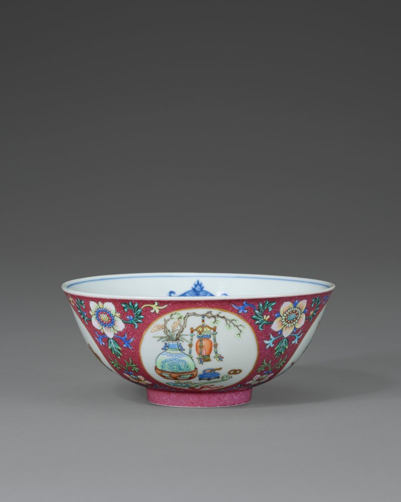 清道光 胭脂紅地粉彩軋道開光五穀豐登盌 六字篆書款  DAOGUANG SEAL MARK IN UNDERGLAZE BLUE AND OF THE PERIOD (1821-1850) - 图3