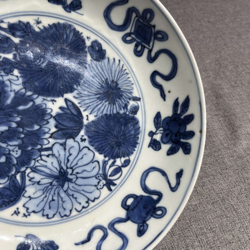 明晚期青花八宝纹盘 - 图7
