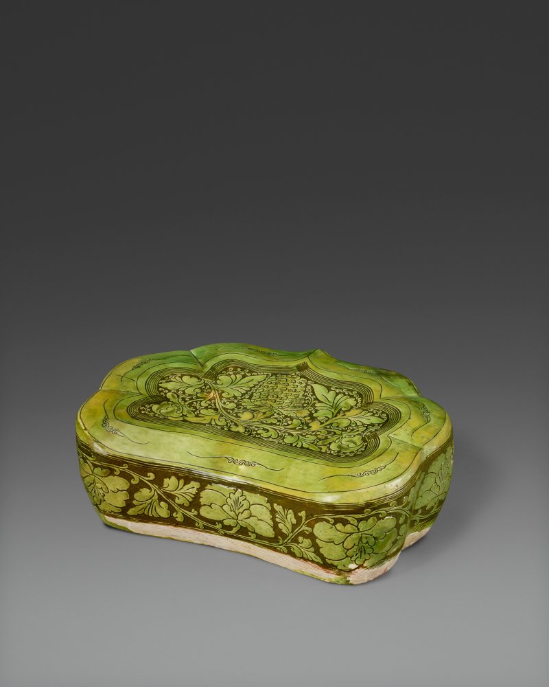 宋/金 磁州窯綠釉花卉紋如意形枕  SONG-JIN DYNASTY (AD 960-1234) - 图2