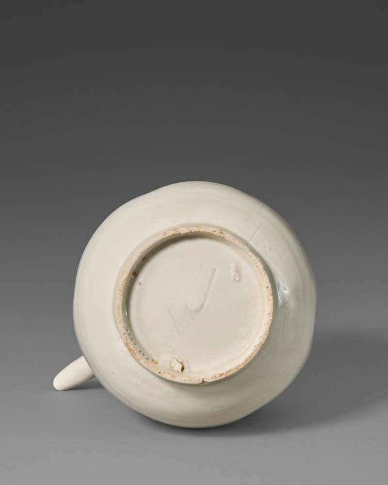 宋 白釉瓜棱式執壺  SONG DYNASTY (AD 960-1279) - 图4
