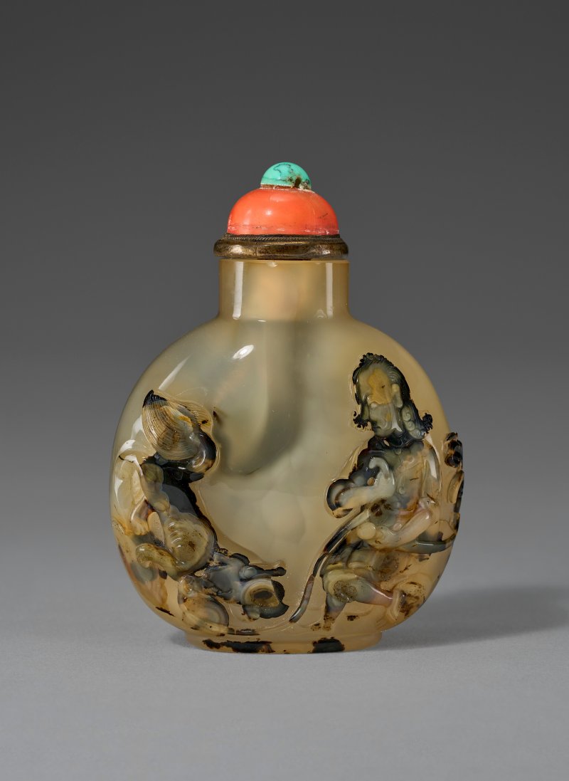1750-1870年 瑪瑙巧雕胡人獻寶鼻煙壺  1750-1870 - 图1