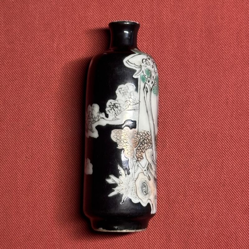 清晚期 墨地粉彩人物故事图鼻烟壶 - 图10