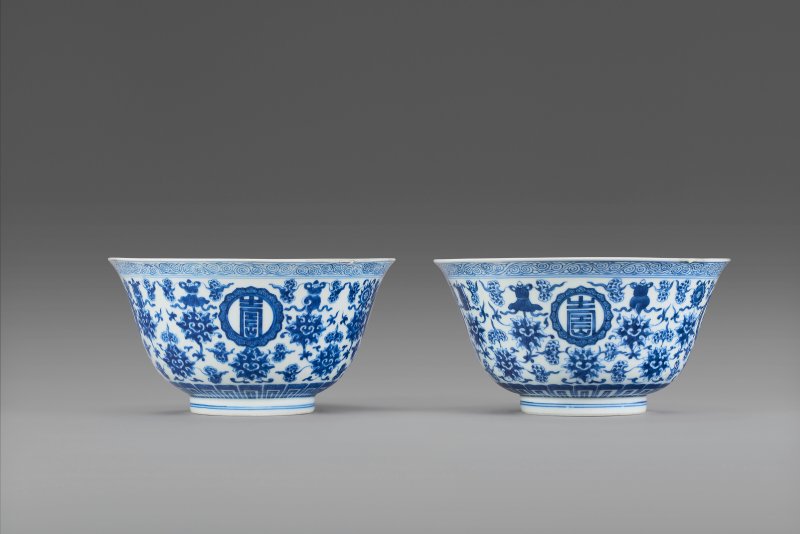 清乾隆 青花八吉祥紋盌一對 六字篆書款  QIANLONG SEAL MARKS AND OF THE PERIOD (1736-1795) - 图2