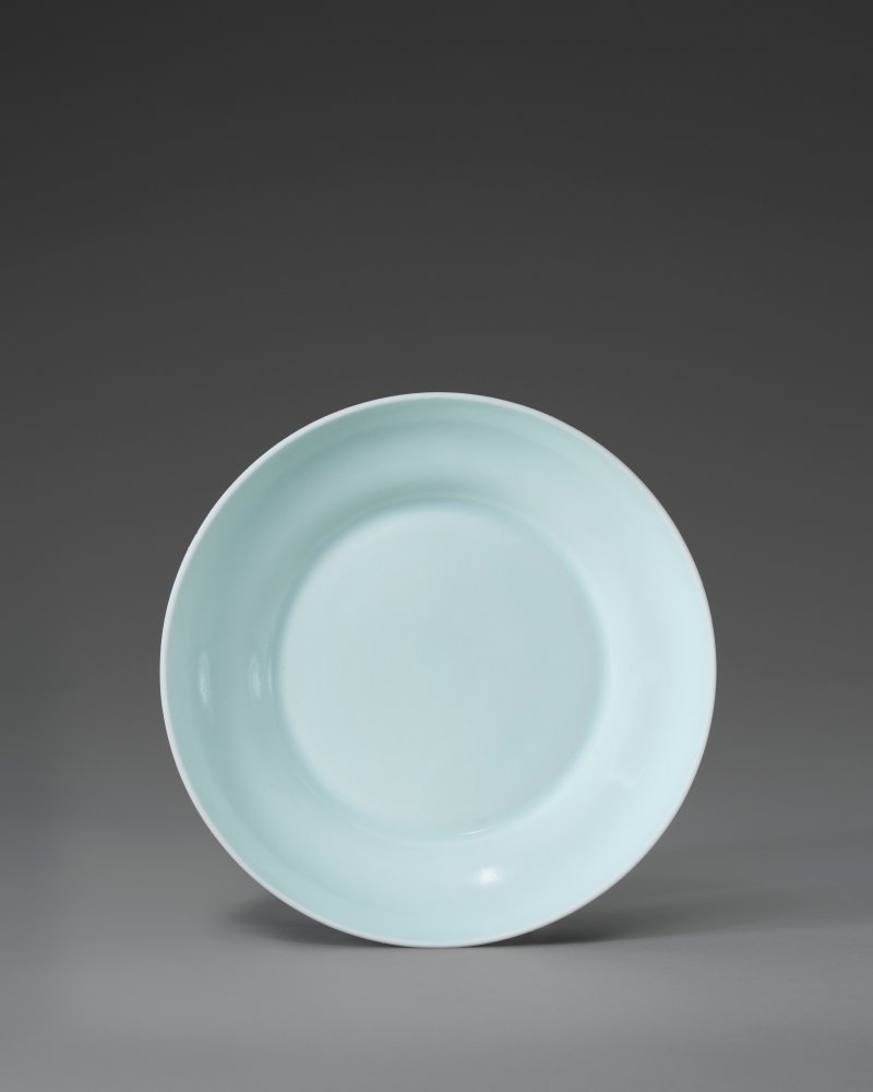 清雍正 粉青釉暗印水波紋盤 雙圈六字楷書款  YONGZHENG SIX-CHARACTER MARK IN UNDERGLAZE BLUE WITHIN A DOUBLE CIRCLE AND OF THE PERIOD (1723-1735)