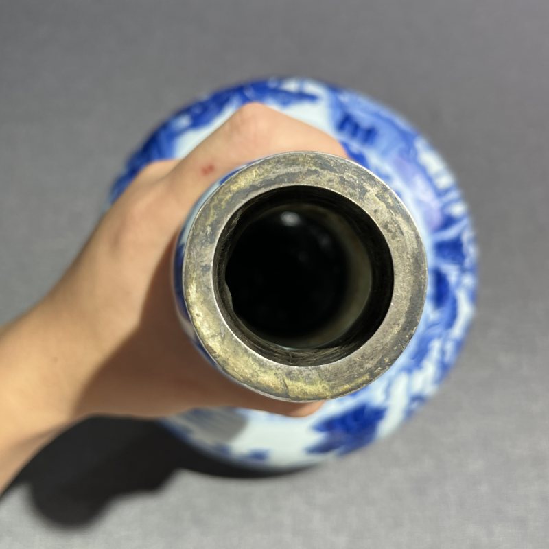 明崇祯青花人物蒜头瓶 - 图9