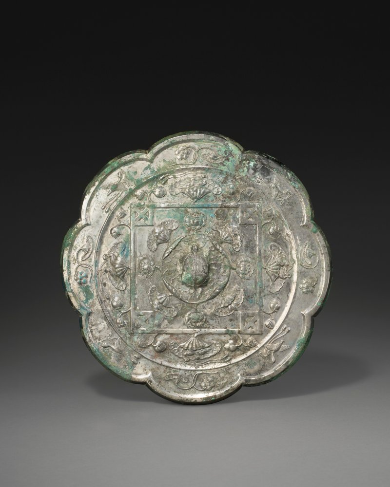 唐 銅鎏銀鴛鴦並蒂葵花式鏡  TANG DYNASTY (AD 618-907)