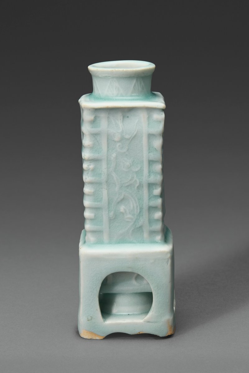 元初 十三世紀末/十四世紀初 青白釉琮式瓶  EARLY YUAN DYNASTY, LATE 13TH-EARLY 14TH CENTURY - 图2