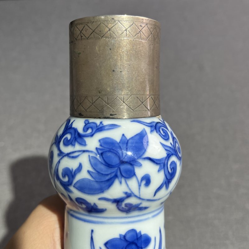 明崇祯青花人物蒜头瓶 - 图10