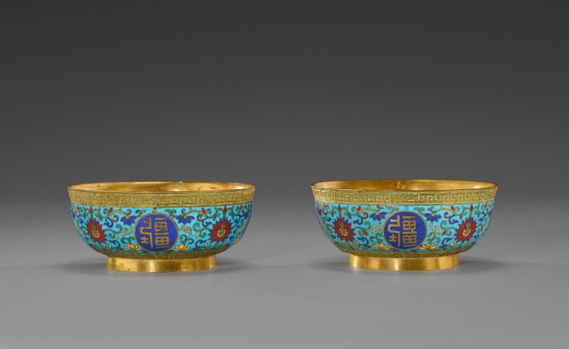 清乾隆 掐絲及鏨胎琺瑯萬壽無疆盌一對  QIANLONG PERIOD (1736-1795) - 图3