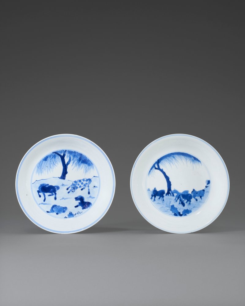 清康熙 青花穆王八駿盤兩件  KANGXI SIX-CHARACTER MARKS IN UNDERGLAZE BLUE WITHIN DOUBLE CIRCLES AND OF THE PERIOD (1662-1722)
