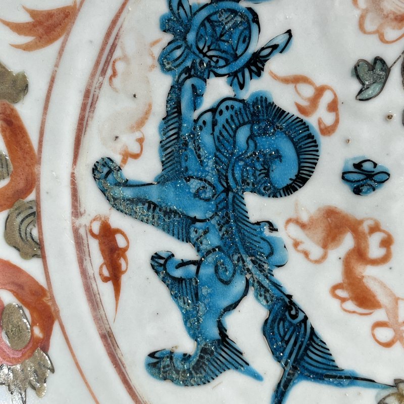明晚期红绿彩花鸟瑞兽大盘 - 图15