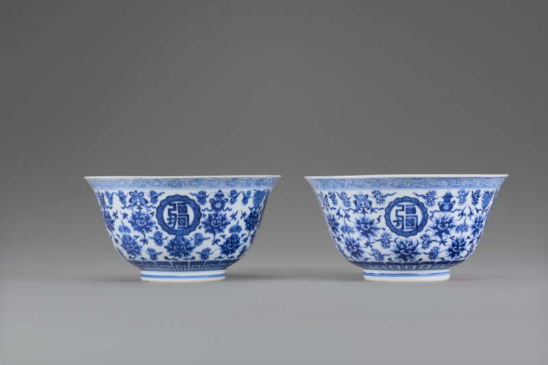 清乾隆 青花八吉祥紋盌一對 六字篆書款  QIANLONG SEAL MARKS AND OF THE PERIOD (1736-1795) - 图4