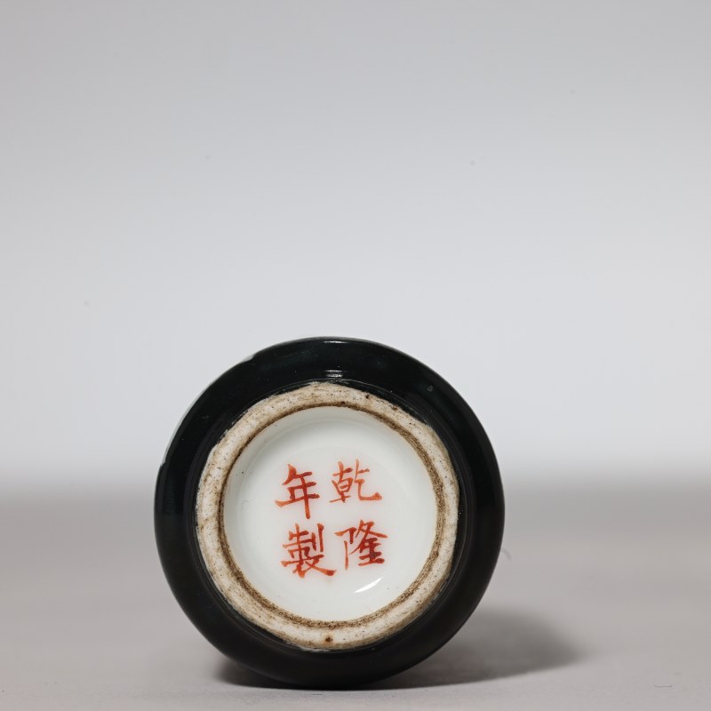 清晚期 墨地粉彩人物故事图鼻烟壶 - 图6