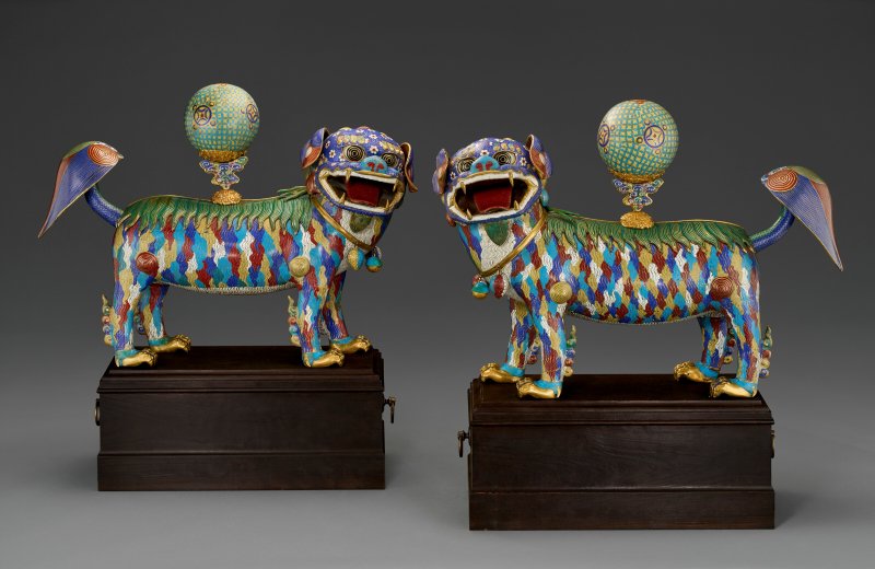 十七/十八世紀 掐絲及鏨胎琺瑯瑞獅一對  17TH-18TH CENTURY - 图6
